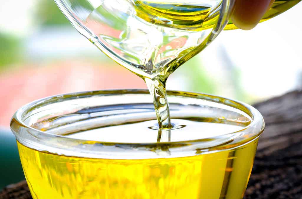 Should You Use Coconut Oil for Vaginal Dryness? Should You Use Coconut Oil for Vaginal Dryness?